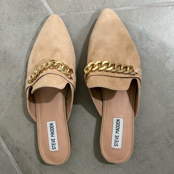 Steve Madden Shoes - Steve Madden tan pointed toe chain flats